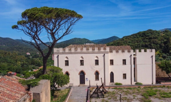 Castello Salvaterra: tra storia e ricostruzioni.